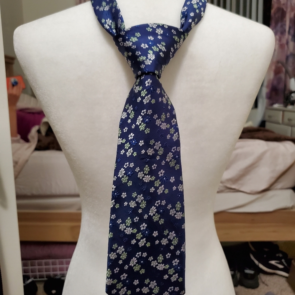 Tie - Picture 4 of 4